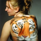 tatuaż na plecach tygrys