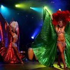 Piękne tancerki rewii Afro Carnaval
