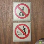 Zakaz na drzwiach toalety