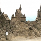 Wspaniałe rzeźby stworzone z piasku