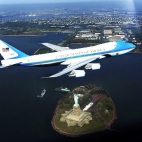 Przelot prezydenckiego samolotu nad Manhattanem 27.04.2009