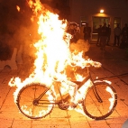 Płonący rowerzysta