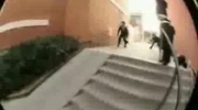 Skater skacze ze schodów - fail