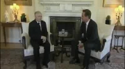 Przestraszony Kaczyński próbuje mówić po angielsku do Camerona