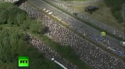 Trzy mln ludzi weszło na autostradę