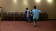 Nowoczesny taniec 3 młodych chłopaków
