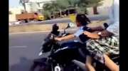 4-Year-Old Girl Drives Motorcycle - czteroletnia dziewczynka prowadzi motocykl