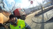 Wypadek motocyklisty nagrany kamerą na kasku