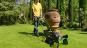 John Deere - Przyjemna reklama ciagnikow i maszyn rolniczych i ogrodowych