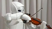 Robot gra na skrzypcach prawie jak czlowiek