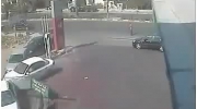 Zabawny wypadek na stacji benzynowej