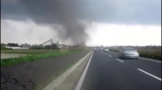 Tornado przechodzące przez Tokyo