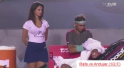HOT - Piękna dziewczyna towarzyszy w przerwie meczu Rafaelowi Nadalowi
