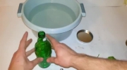 Jak uciąć butelkę sznurkiem i wodą w 20 sekund