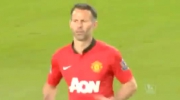 Ryan Giggs jako trener MU wchodzi na boisko