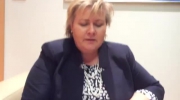 Premier Norwegii, Erny Solberg, składa Polakom życzenia świąteczne - PO POLSKU!