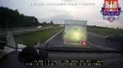 Zmiana pasa ruchu na autostradzie i agresja drogowa