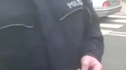 Tak pracuje policjant? Zatrzymanie podczas spaceru z dzieckiem