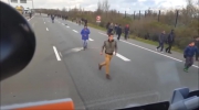 Rzeczywistość kierowcy w drodze na prom w Calais