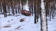 Wóz straży pożarnej na śniegu. Było blisko wypadku...