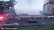 Ruch Chorzów pali flagę GieKSy w centrum Katowic