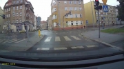 Wypadek na ulicy Chojnowskiej w Legnicy. Potrącona kobieta na przejściu