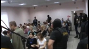 Uzbrojeni funkcjonariusze FSB przerywają zebranie Świadków Jehowy w Rosji