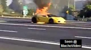 płonące Lamborghini Gallardo Spider