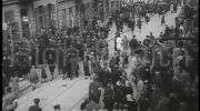 Policja żydowska z getta warszawskiego prowadzi swoich na śmierć [film nr 1]