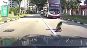 Nie wybiegaj zza autobusu!