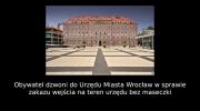 Obywatel dzwoni do Urzędu Miasta Wrocław w sprawie zakazu wejścia na teren urzędu bez maseczki (kag