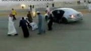 Arab przeżył czołówkę z autem!