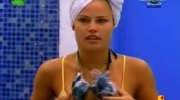 OOPS ! Big Brother... Flagra... Natalia pagando peitinho...