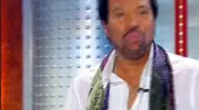 Lionel Richie śpiewa "Hello" na helu