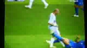 Zidane atakuje z byka podczas finału MŚ by Kamil