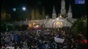Papież gorąco witany w Lourdes
