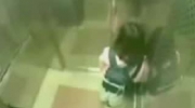 mała dziewczynka pobiła kolesia w windzie