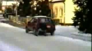 Samochód na lodzie