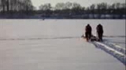 Paralotniarz spadł na jezioro - akcja ratunkowax