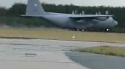 Pierwsze lądowanie polskiego Herculesa (YouTube)