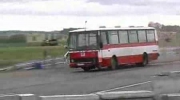 Autobus vs. bariera