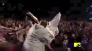 Bruno ląduje tyłkiem na twarzy Eminema na rozdaniu MTV Awards 2009
