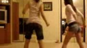 Taniec dwóch Azjatek:)
