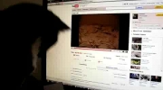 kot ogląda YouTube