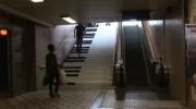 Czy da się sprawić żeby więcej osób wybierało zwykłe schody niż ruchome?